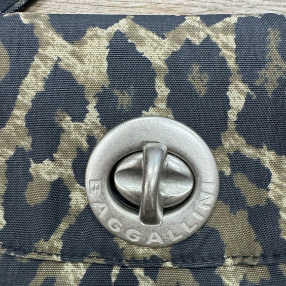 Baggallini Black and Tan Leopard Crossbody Bag - Picture 2 of 3